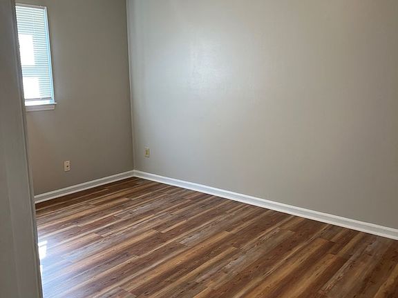 4th image of 115 College St APT 14
