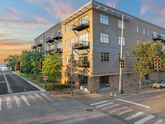 3rd image of 648 Riverside Dr APT 207