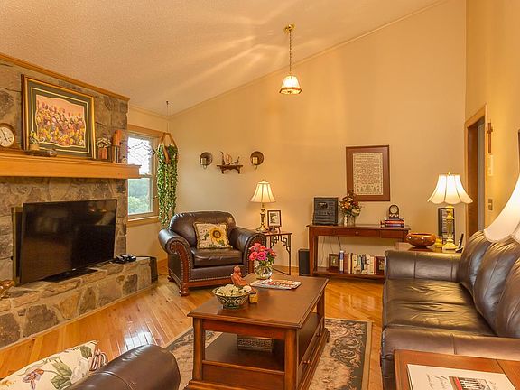 3rd image of 1845 Seven Oaks Dr