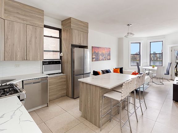 2nd image of 5215 Kennedy Blvd #3