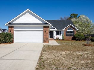 612 Creedmoore Cir, Hope Mills, NC 28348