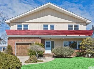 37 Bunker Rd, Lido Beach, NY 11561