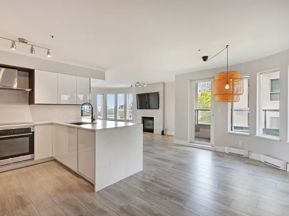 118 E 2nd St #D124, North Vancouver, BC V7L 1C3