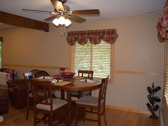 4th image of 1422 Omaha Ave N