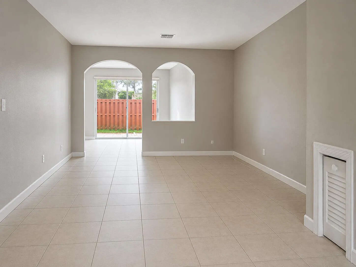 3 bed, 3.0 bath, 1580 sqft, $3,400 — Photo 2