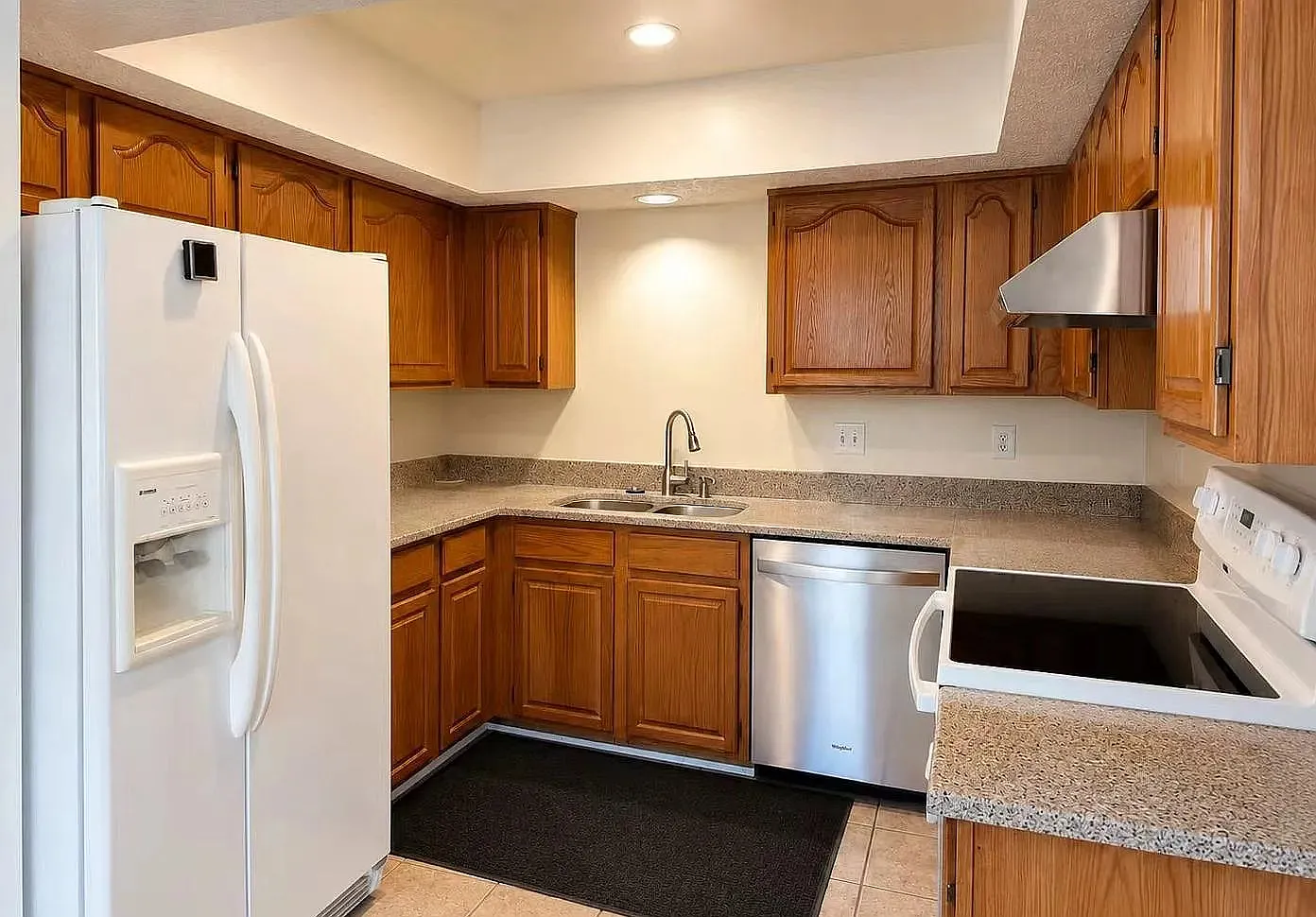 4 bed, 1336 sqft, $3,500 — Photo 2