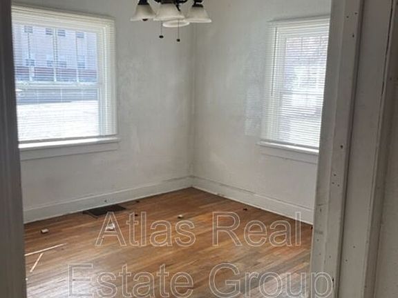 5th image of 911 23rd St Unit A