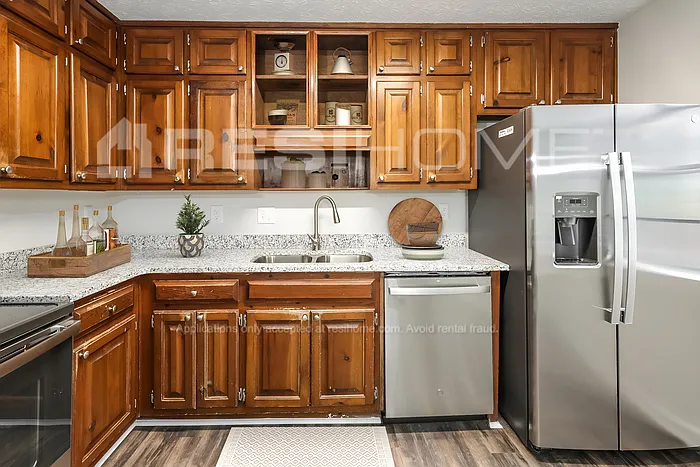 270 Winona Dr — Photo 2