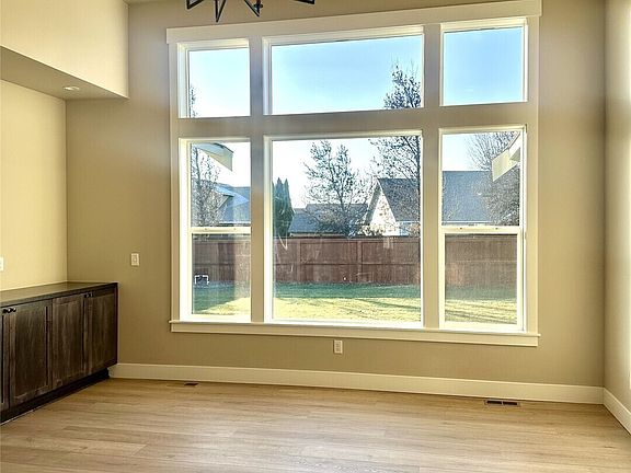 3rd image of 2515 N Dandelion Lane