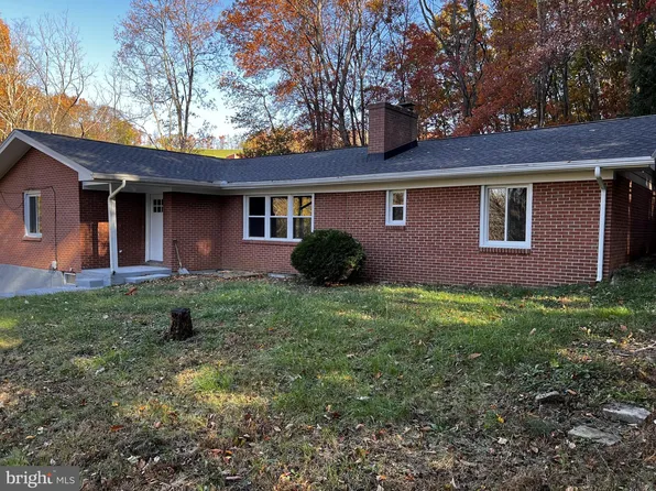 12127 Bohr Ct, Glen Rock, PA 17327