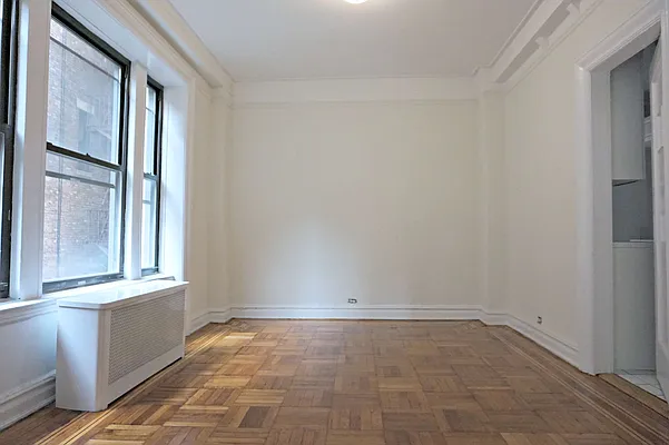 Rented by Metropolitan Equities | media 7