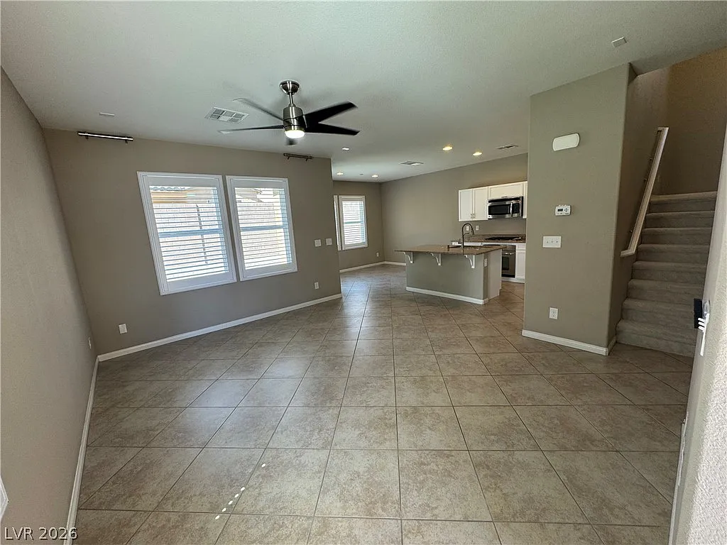 3 bed, 2.5 bath, 1590 sqft, $2,095 — Photo 2