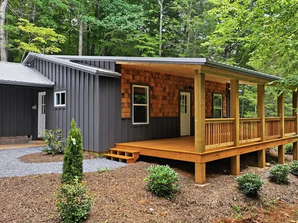 131 Black Mountain Creek Rd, Franklin, NC 28734
