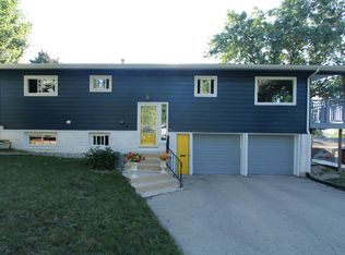 906 20th St NW, Minot, ND 58703