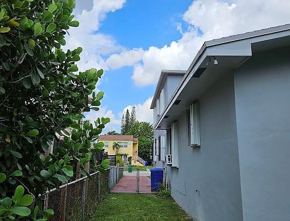 5th image of 111 SW 31st Court