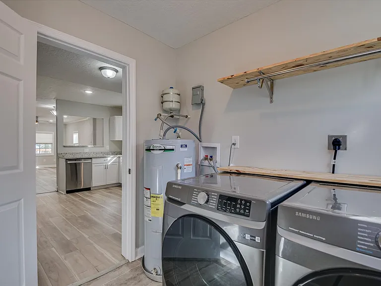 2818 Hazel St — Photo 15