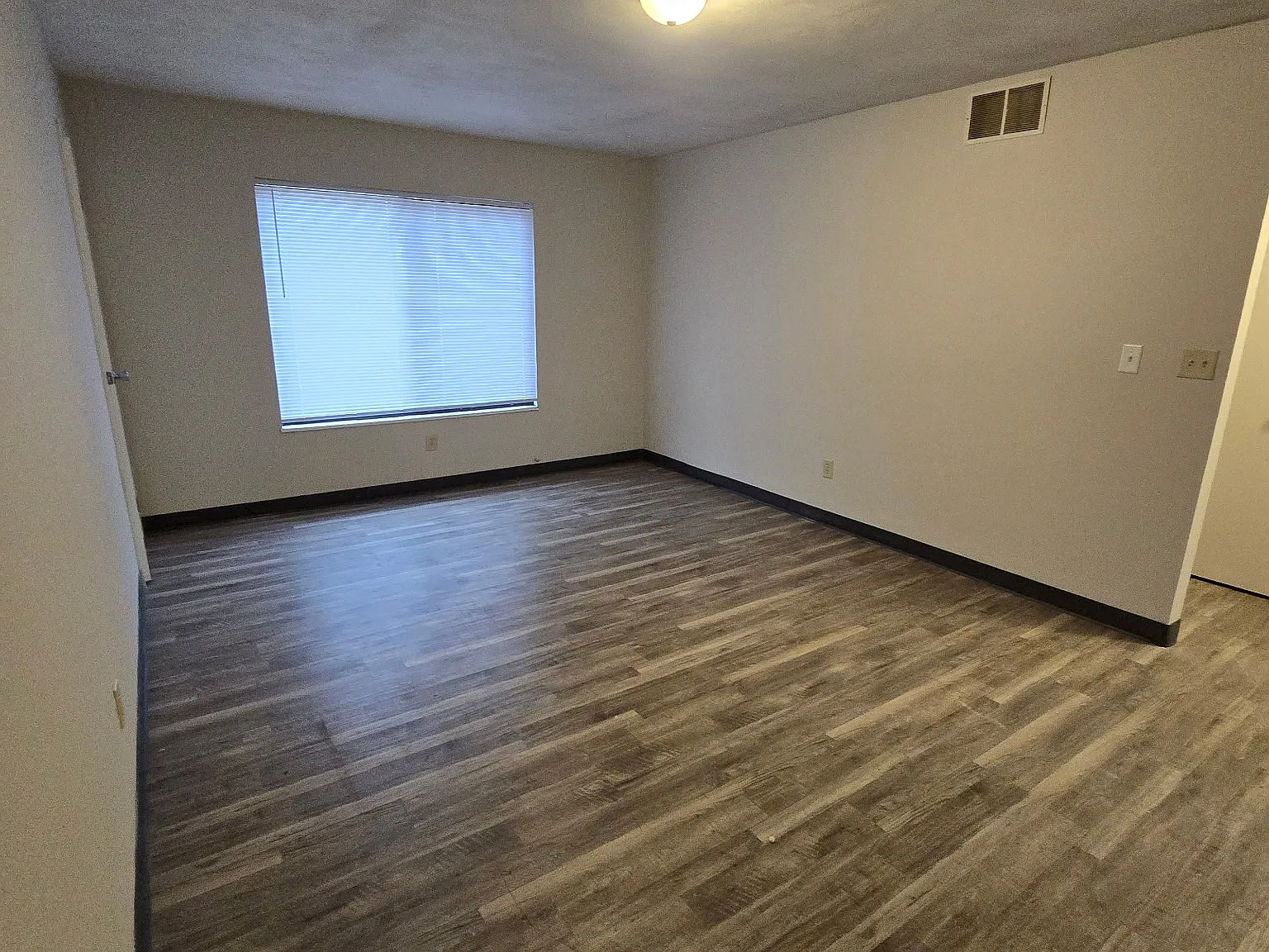 2 bed, 1000 sqft, $1,000 — Photo 4