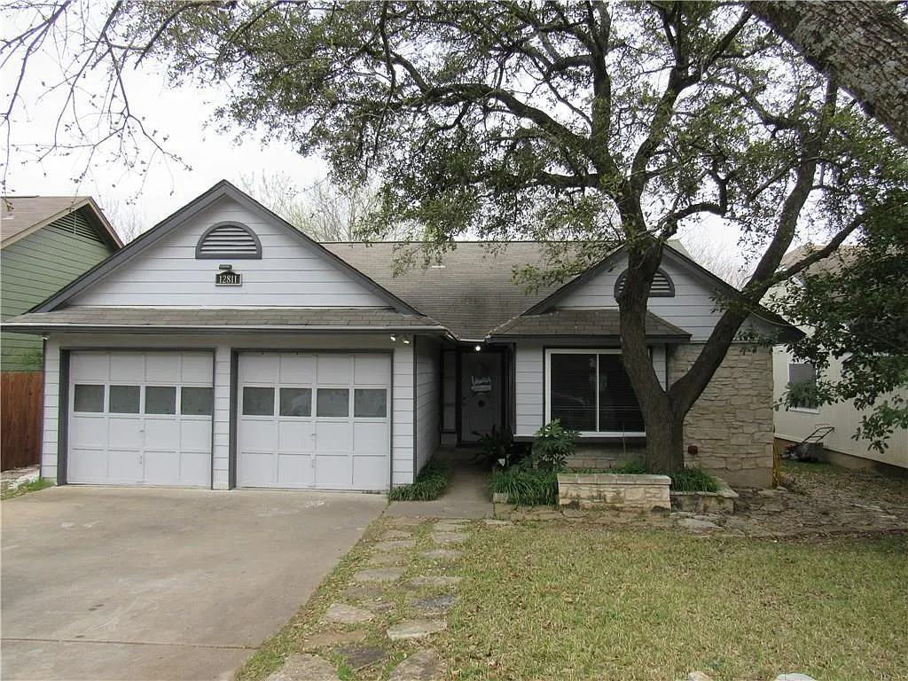3 bed, 2.0 bath, 1328 sqft, $2,200 — Photo 1