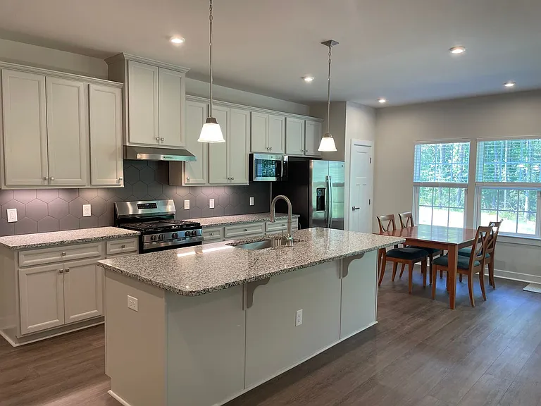 2116 Sounders Ln NE — Photo 7