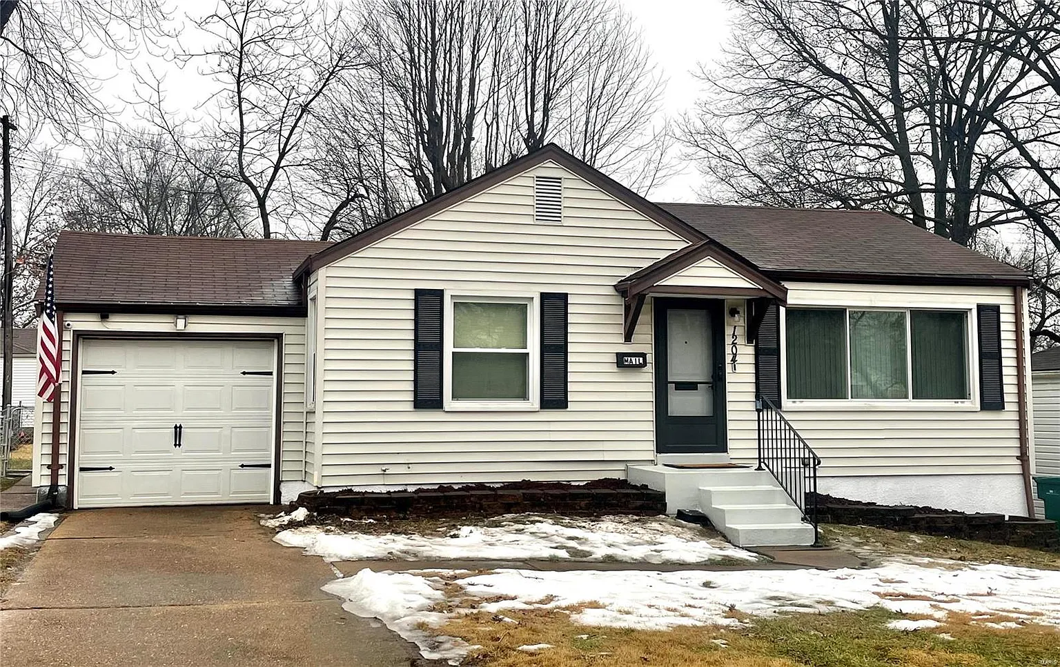 1204 Laire Dr photo 1