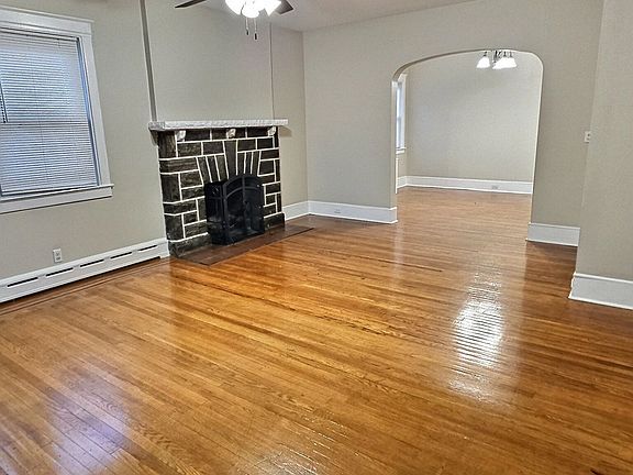 3rd image of 304 N Lynn Blvd