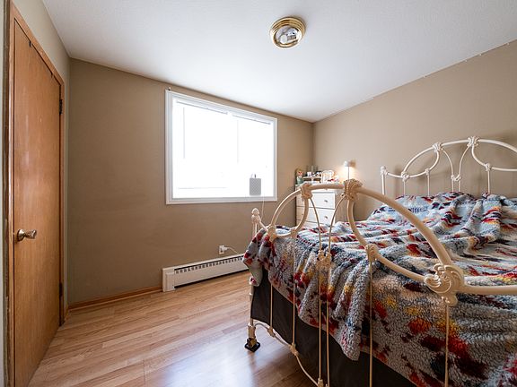 3rd image of 606 20th Ave NE #1