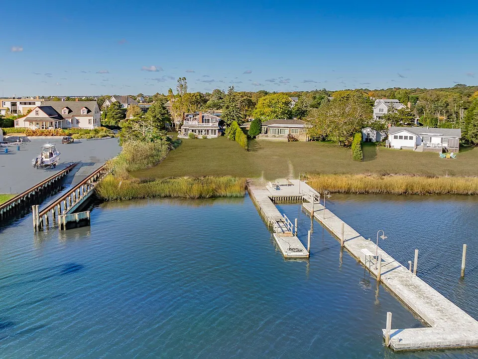 68 Little Neck Rd