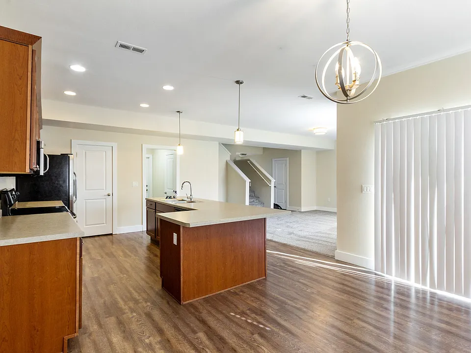 Creekstone apartments community photo