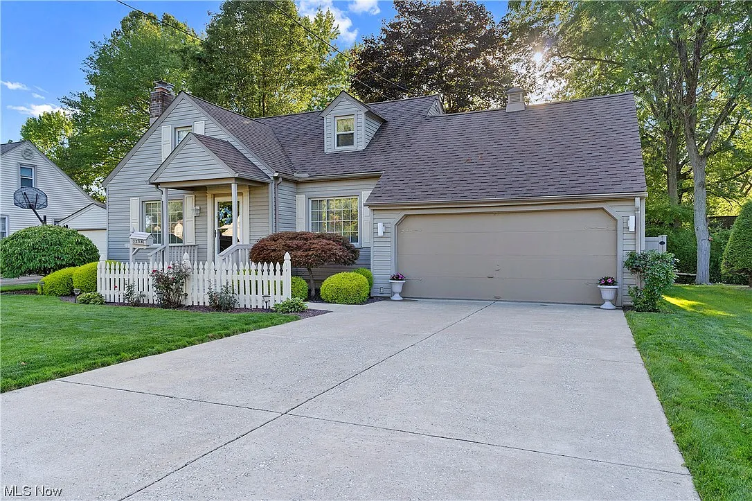 3258 Hermosa Dr photo 1