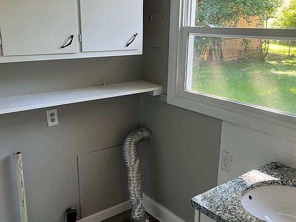 3rd image of 522 W Drummond Dr