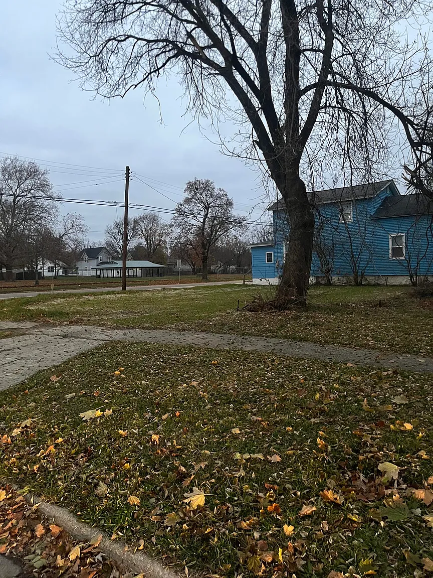 130 W Frank St photo 1