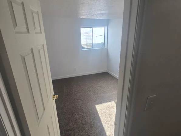 4627 S Solano Cir, West Valley City, UT 84120