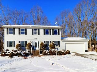 3 Pointe St, Mount Pocono, PA 18344