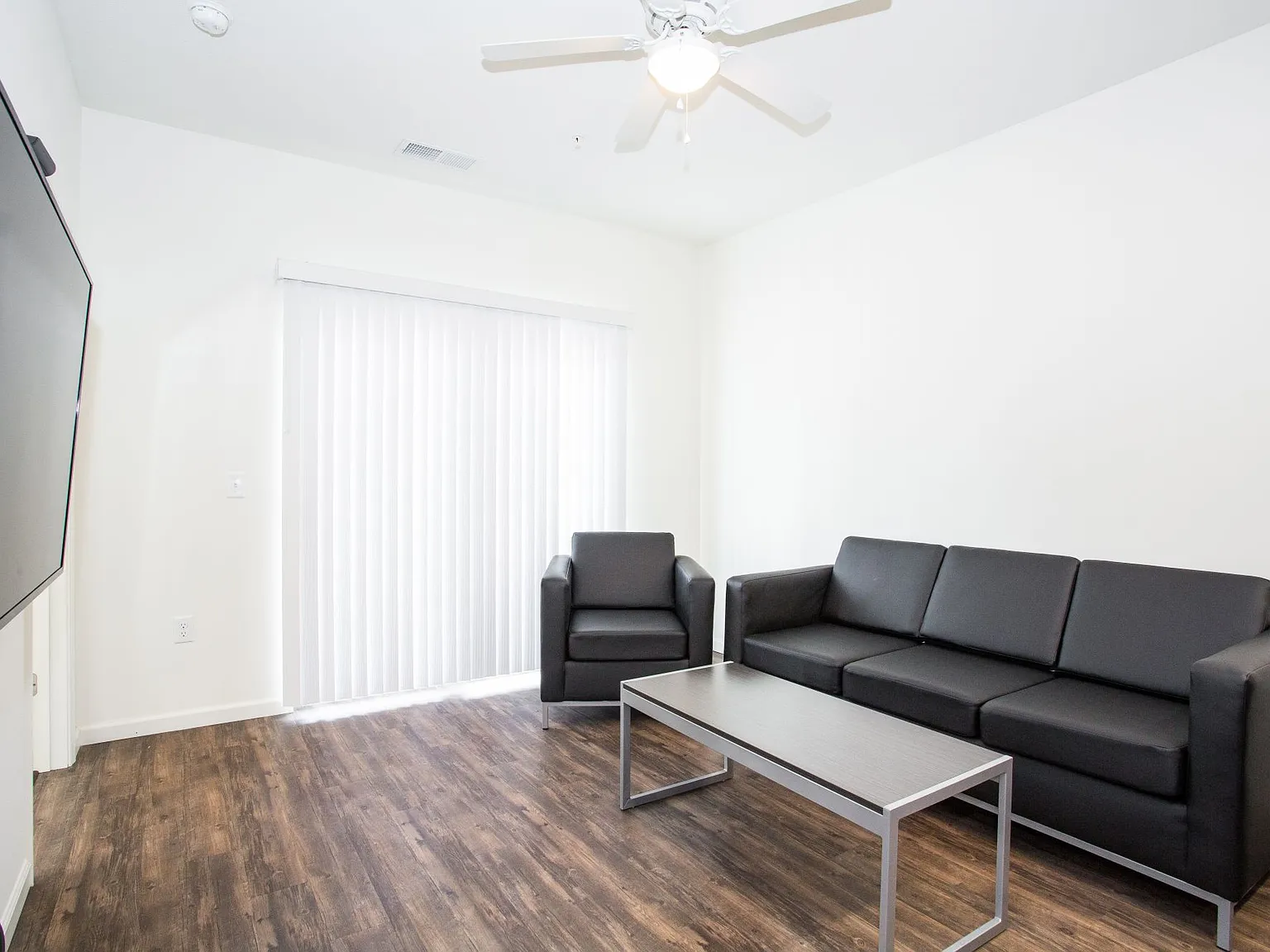 106 E Armory St - 500 — Photo 2