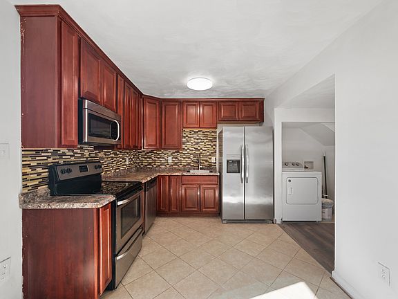 5th image of 5831 E Hastings Arch #1