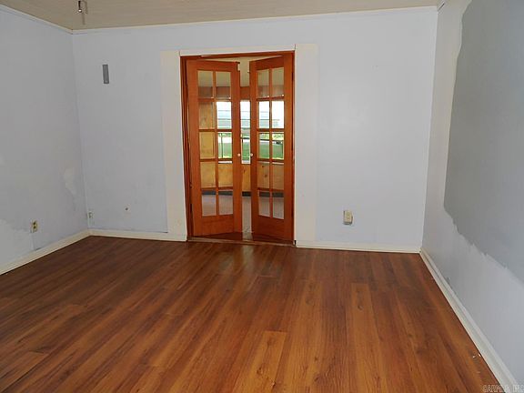 3rd image of 504 Holmes St