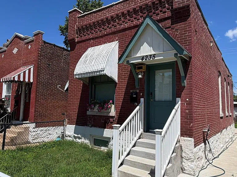4235 Swan Ave — Photo 2