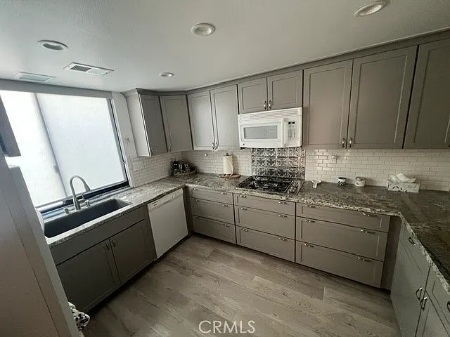 2 bed, 1270 sqft, $4,000 — Photo 3
