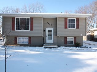 1420 Ingersoll Rd, Waterloo, IA 50701