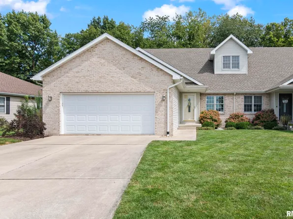 740 Woodridge Dr, Sherman, IL 62684