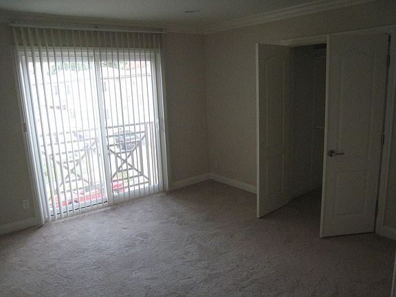 5th image of 2300 Fox Hills Dr APT 201
