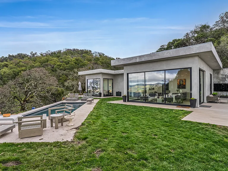 6560 Sonoma Mountain Rd — Photo 18