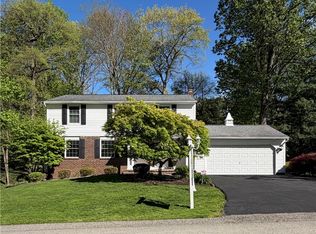52 Greenview Dr, Jeannette, PA 15644