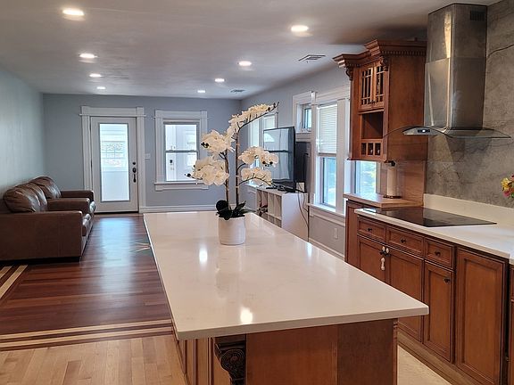 2nd image of 891 Granite St