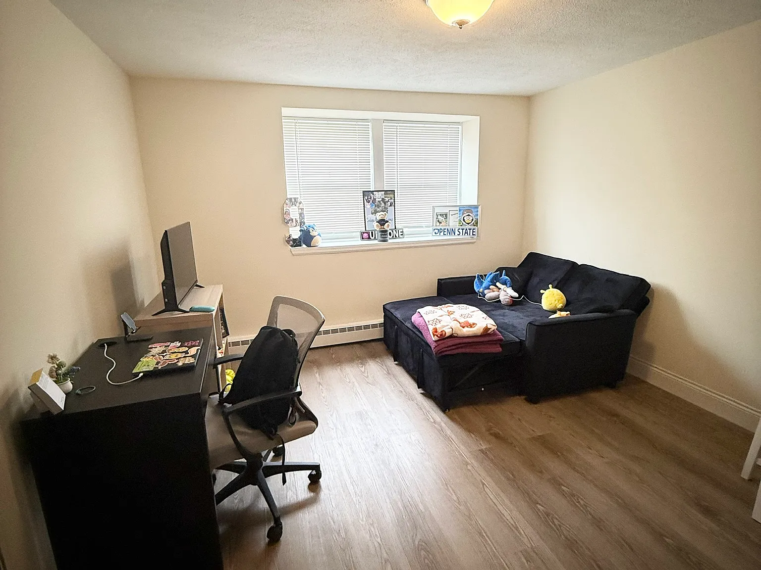 1 bed, 1.0 bath, 9999 sqft, $2,300 — Photo 2