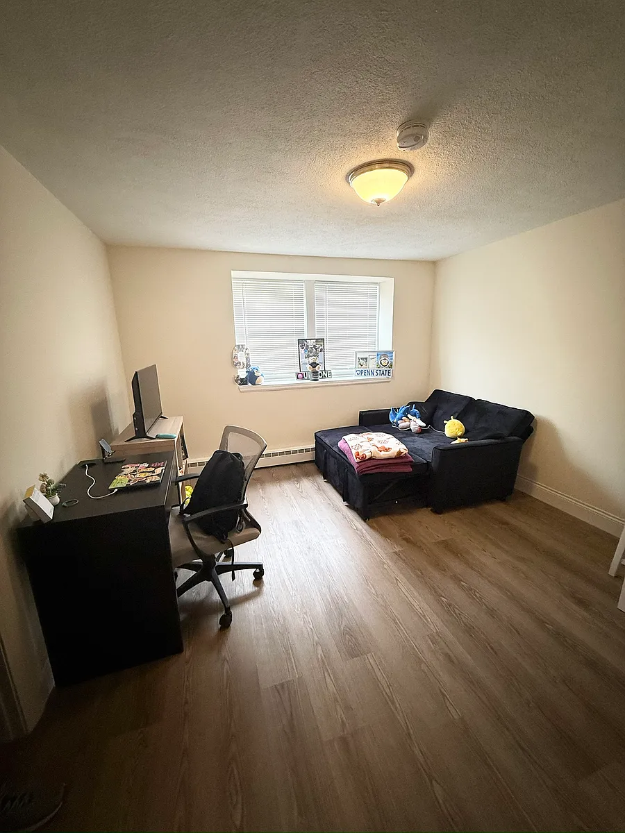 Building Photo - 176 N Beacon St #1