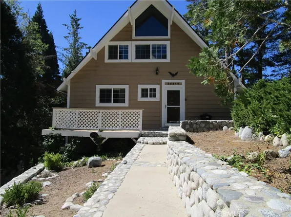 26614 Hillcrest Ln, Lake Arrowhead, CA 92352