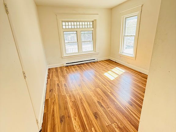 3rd image of 733 W Washington St Floor 1