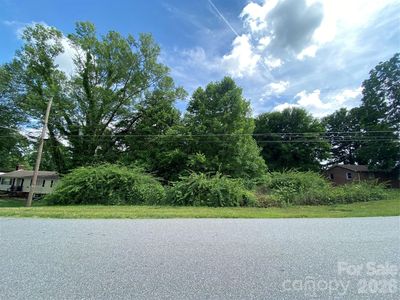 2061 Colonial Ln, Hickory, NC, 28601