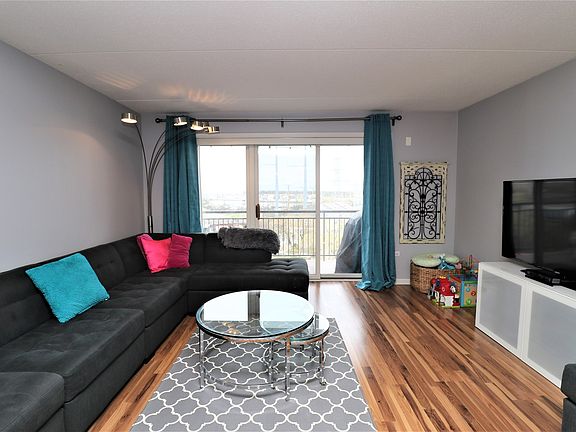 4th image of 390 Western Ave #608